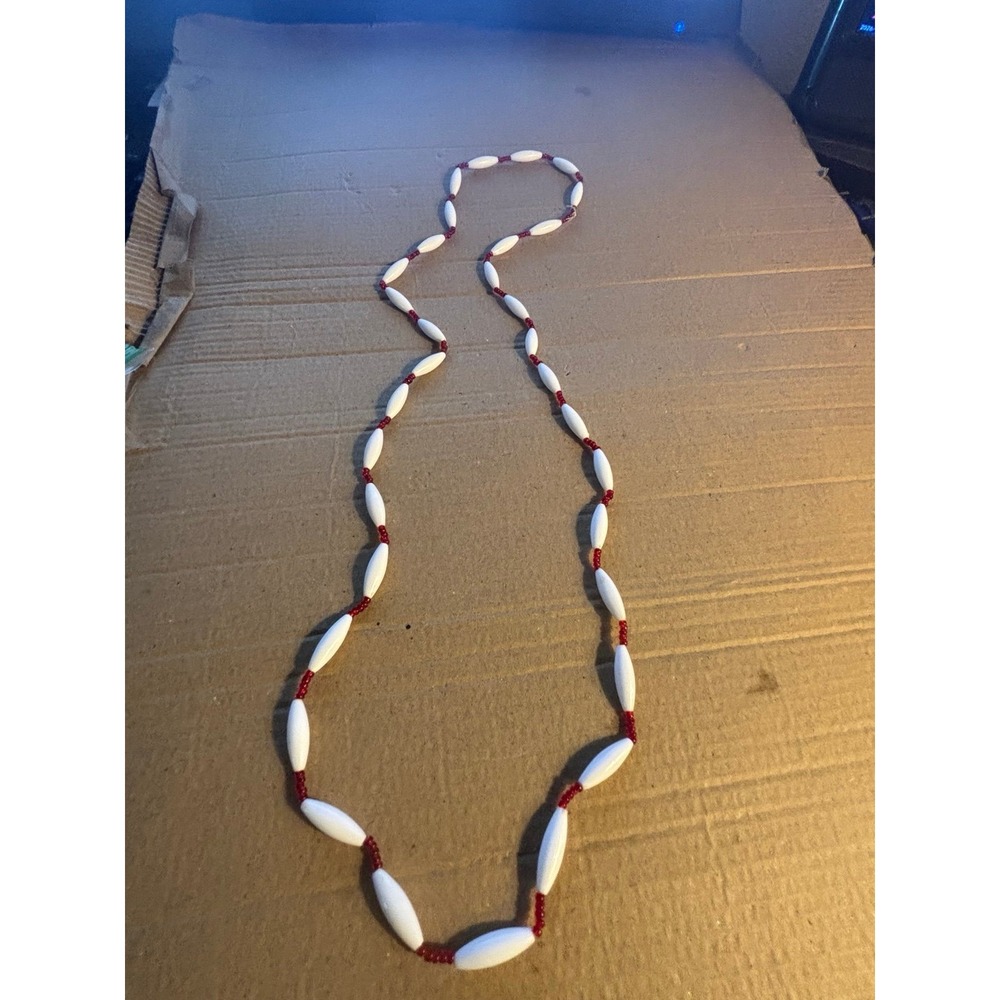 Avon Vintage 1989 Classic 28" Necklace Red &White Oval Beads